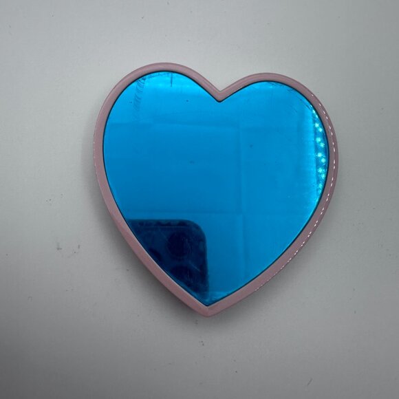 Gucci Heart Shaped Mirror Pink Novelty Item New in Original Packaging Great Gift - Picture 3 of 8